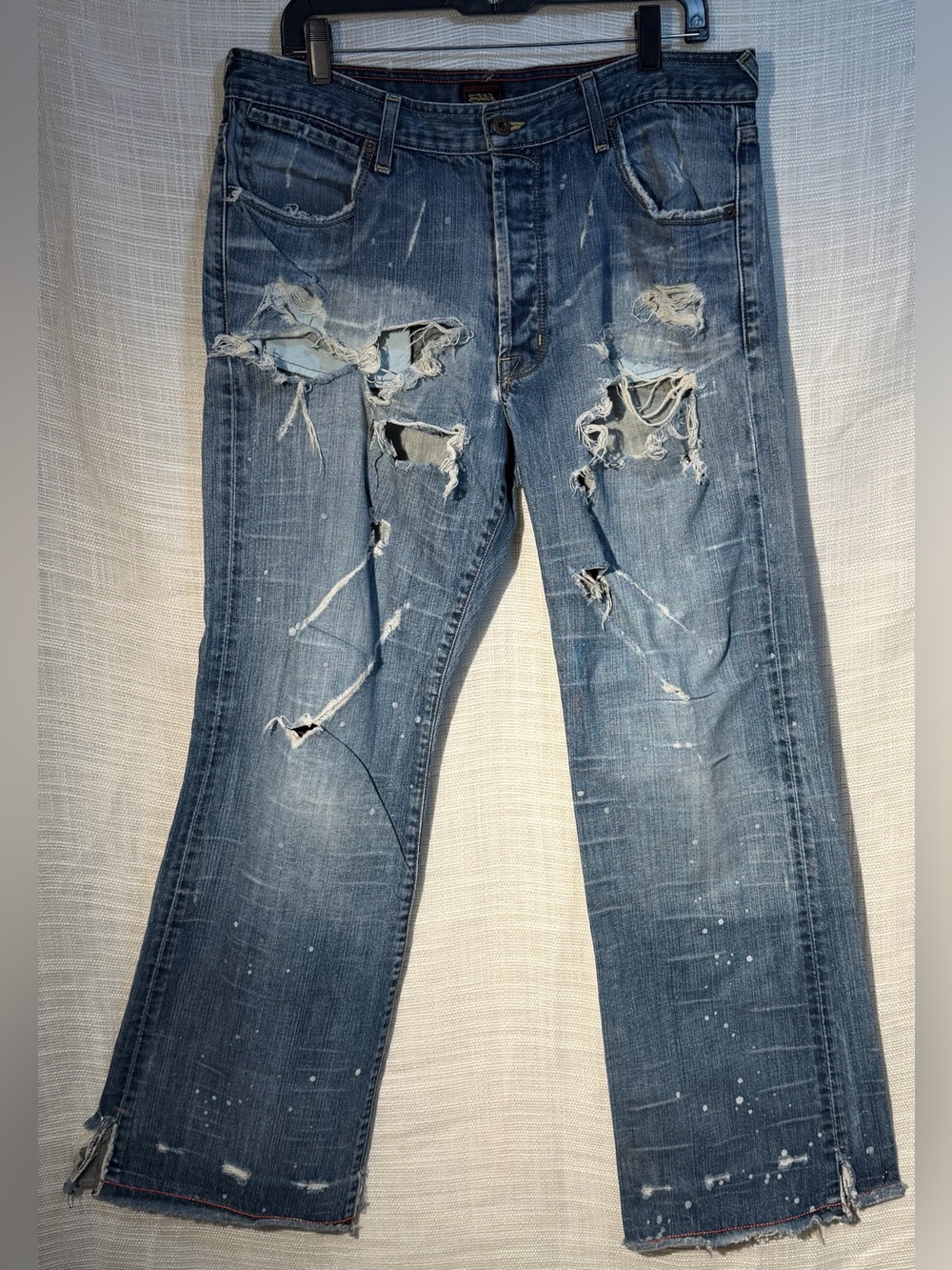 Von Dutch Wide Leg Jeans Women’s Size 34 Light Wash Distressed Jeans 4 Pockets.